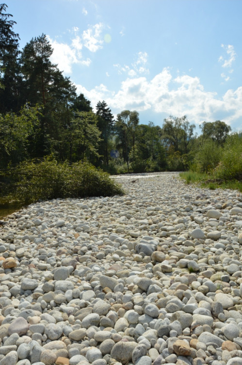 Okrúhle skaly v rieke Belá